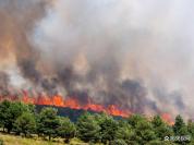 西班牙山火持续 高温加大灭火难度 多地区进入警戒状态