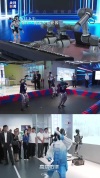 斯洛伐克总统怀疑中国机器人藏真人 体验科技魅力