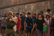 边境乱象持续外溢，西班牙飞地民众直呼“被抛弃”