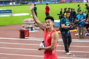 衢州全国田径锦标赛男子100米决赛，谢震业10秒10夺冠