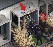 英国一通缉犯在屋顶上熟睡时，被警方架梯子悄悄爬上去当场抓获