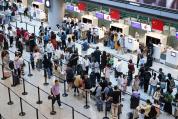 国庆假期“晚跑族”出发 错峰出行更实惠
