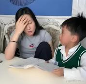 家长被要求拍1小时辅导作业视频上传 家长时间成本谁来算