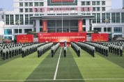 “腿骨折也要来！”军校学生的母亲从江西坐轮椅、乘动车跨省赴汉，只为见证儿子戴上“一道杠”