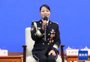 女警脸上缝30余针称是荣誉印记 英勇事迹获表彰