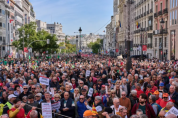 约2.5万人走上街头，要求西班牙政府保障国家养老金制度 抗议通胀与性别差距问题