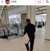 网友偶遇刘强东父亲逛商场 29元帽子引热议