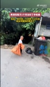 妈妈带娃捡瓶子一个月，成功戒掉孩子手机瘾：努力一个月就赚了10块，体会到了赚钱辛苦