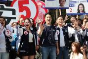 岛内广告人改口呼吁停战