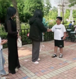 妈妈回应陪12岁儿子与相识4年的女网友“奔现”：对方比儿子大10岁，互换了礼物，还一起吃了晚饭