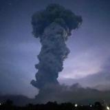 菲律宾火山喷发！“灰柱高达5000米”