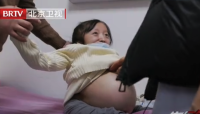 “瓷娃娃”怀孕8个月已不能行走