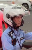 杭州兔子警官称执勤穿2件衣服很热 高温坚守成网络红人