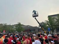 北京半程马拉松今日开跑 两万人共赴春色诗篇