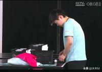 孙颖莎挑球挑错筐被工作人员当面蛐蛐 迷糊莎上线引发笑声