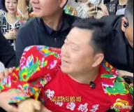 卤鹅哥直播销售额破250万 投喂事件引争议