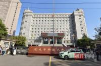男童被生母继父虐待致死案宣判，此前二人作案后藏尸他人坟墓中，还发视频痛哭流泪假装寻子 凶手终获严惩