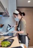 女私廚回應(yīng)穿瑜伽服工作：日常打扮,，舒適為先