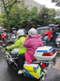 民警助走錯(cuò)考點(diǎn)考生火速轉(zhuǎn)場 鐵騎6分鐘送達(dá)