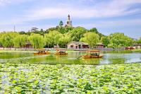 北京今天天晴氣溫升,，紫外線很強，最高氣溫33℃ 出行注意防曬