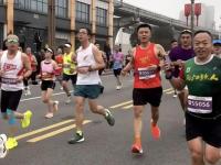 网红书记高洪波1小时48分跑完半马 刷新个人最佳成绩