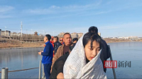 爬冰救人女孩父亲称既后怕又心疼 为女儿骄傲