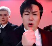 網(wǎng)紅“小頌文”西裝造型直播 明星仿妝引流量