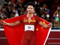 退役之際 蘇炳添向劉翔致敬 傳奇永不落幕