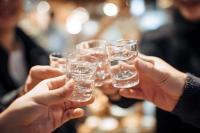 男子酒后駕車摔倒身亡 家屬索賠34萬 法院判決共飲者擔(dān)責(zé)