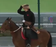 于适深圳骑射赛场意难平 赛后懊恼拍头