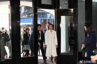 韩国“第一夫人”金惠景在中国感受美妆产品 为韩妆企业加油打气