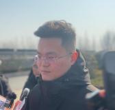 法官问为何在孩子面前行凶男子哭了！