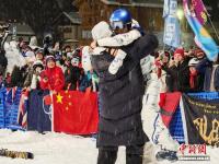 谷爱凌自由式滑雪女子大跳台夺银 顶住压力摘银牌