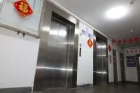 西城牛街老楼两部电梯焕新 居民喜迎便捷生活