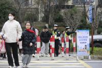 取消护学岗不等于校园安全无人负责 回归专业守护