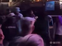 汉密尔顿被拍到与卡戴珊一同参加音乐节 共赏比伯演出