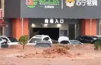 昆明一大型商超遭暴雨倒灌被淹 洪水致数百万元损失