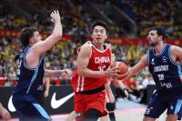 中国男篮热身赛不敌乌拉圭队 失误频发成关键