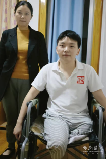 从受助者到助人者 湖大研究生用一副义肢走出青春路