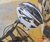 公共场所放风筝伤到人需担责吗 骑友险遭割头引发关注