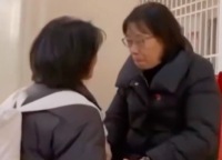 淚目了,！軍事競賽奪冠的她回校看望張桂梅 張桂梅看女高畢業(yè)生的眼神