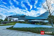 成飞公园歼-10C引万人打卡 歼10C成为公园“顶流”