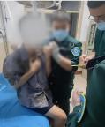 急救人員回應(yīng)男子脖子被扎燒烤簽 傷者已脫離危險(xiǎn)