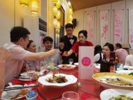 年輕人為何選擇簡辦婚禮 追求簡約溫馨體驗(yàn)