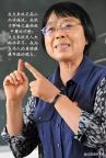 張桂梅悄悄目送學(xué)生們離開 門縫里的深情目光