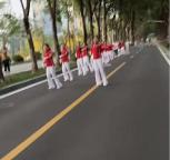 武漢大媽拉線封路跳廣場舞 當(dāng)?shù)鼗貞?yīng) 建議報警處理