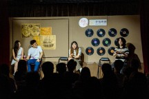 年轻人在脱口秀剧场相亲：相亲，不少年轻人“又爱又怕”