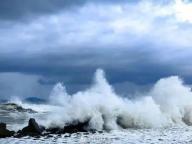 臺風“丹娜絲”登陸 多地停工停課 中央氣象臺連發(fā)預警