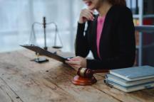 取款4万元被追问 银行的边界在哪 反诈名义下的监管异化