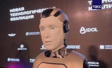 俄罗斯推国产机器人:亮相时摔倒 实时训练引关注